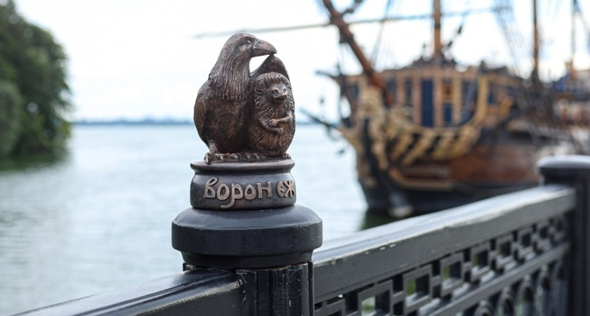 На Петровской набережной Воронежа установят малую скульптуру «Ворон и ёж»