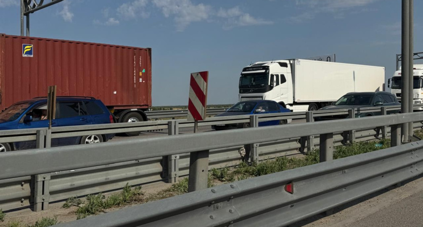 Почему дальнобойщики совершают опасные обгоны: выяснил у водителя фуры со стажем