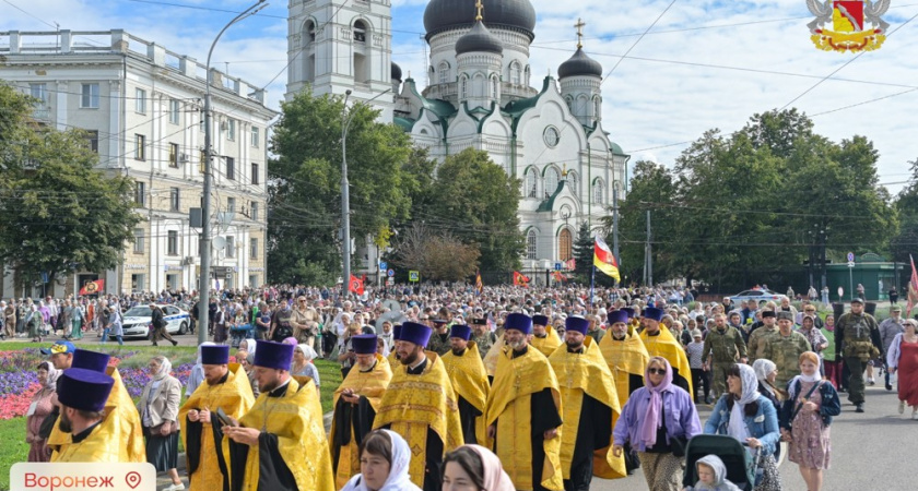 В Воронеже начался крестный ход к Задонску в честь святителя Митрофана