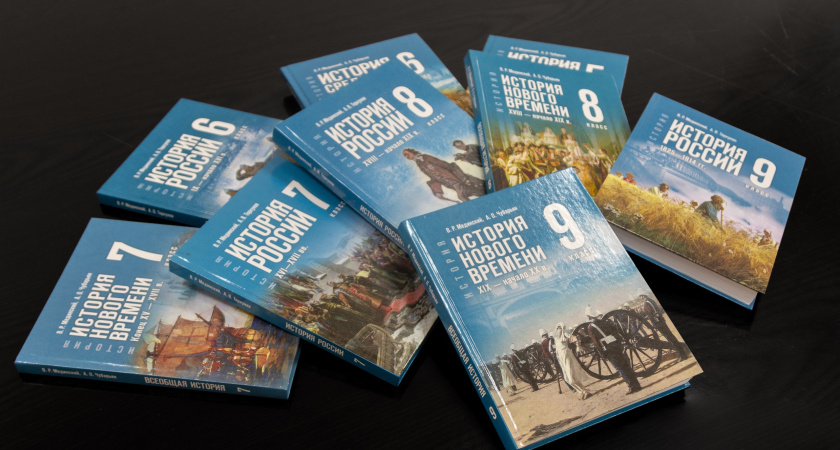 Воронежские школы получили более 200 тысяч новых учебников истории