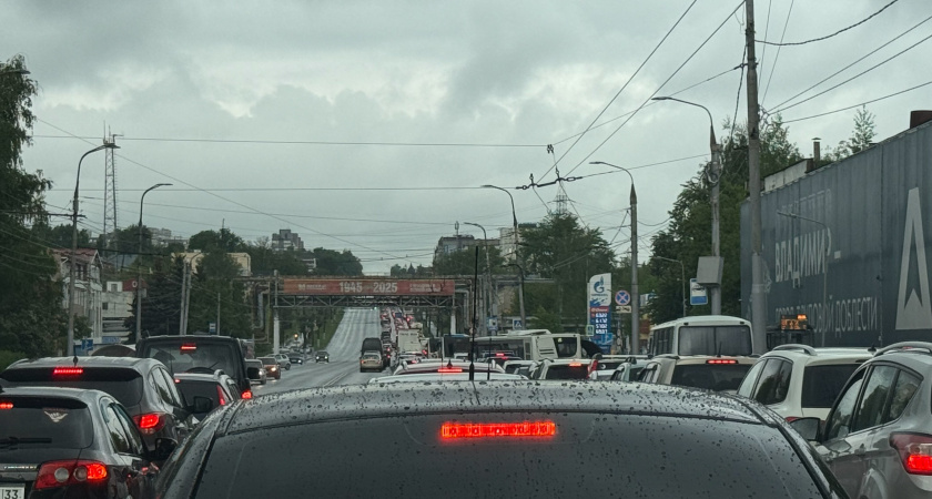 В ГАИ разъяснили, как правильно поступить, если вы уже пересекли стоп-линию и загорелся красный сигнал светофора