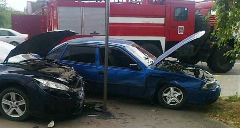 На трассе в Россошанском районе в ДТП столкнулись две легковушки