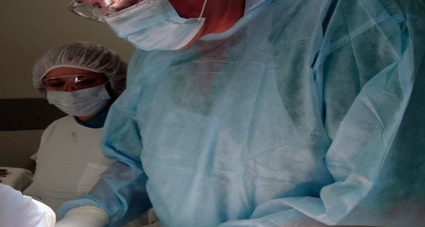 В Воронеже врачи областного онкоцентра удалили женщине огромную опухоль