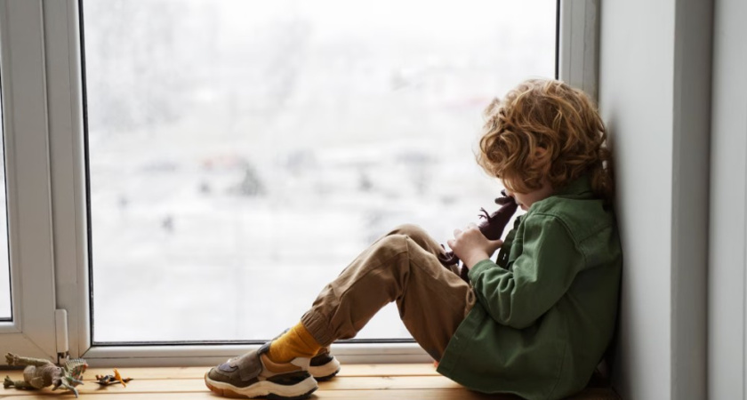 В Воронеже пятилетний ребёнок выпал из окна третьего этажа