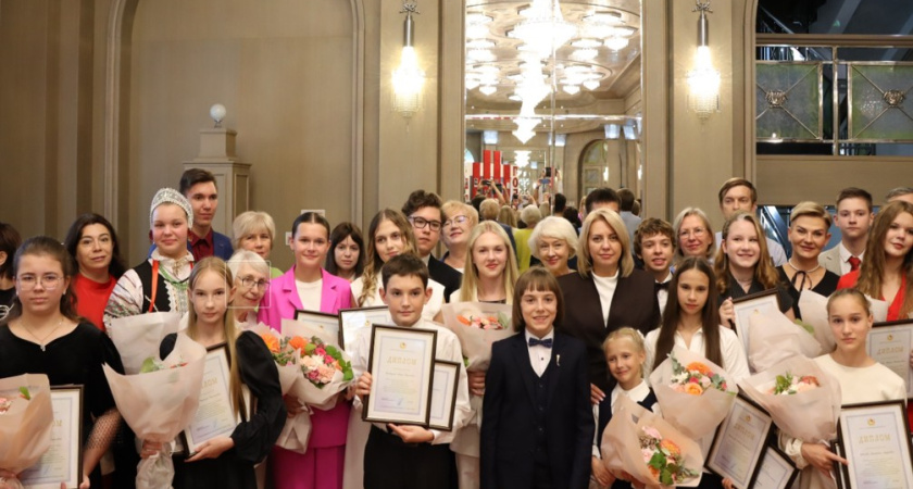 В Воронежском драмтеатре вручили премии талантливым детям в сфере искусства