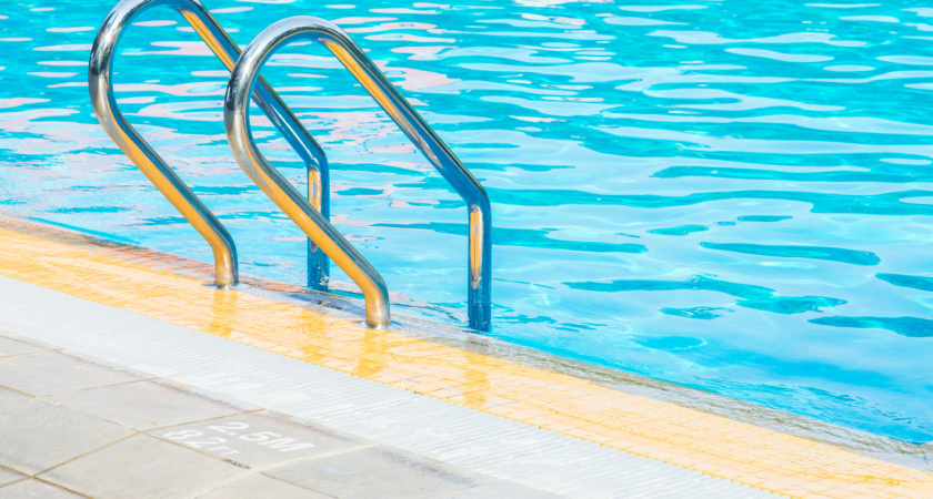 Воронежец перевел мошенникам 30000 рублей за бассейн