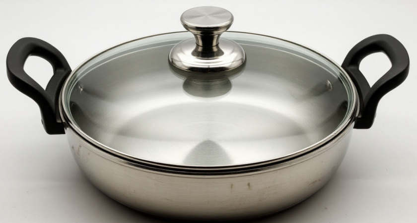 Забудьте о мутных стёклах на крышках кастрюль: способ, который избавит от жира и липкой пленки