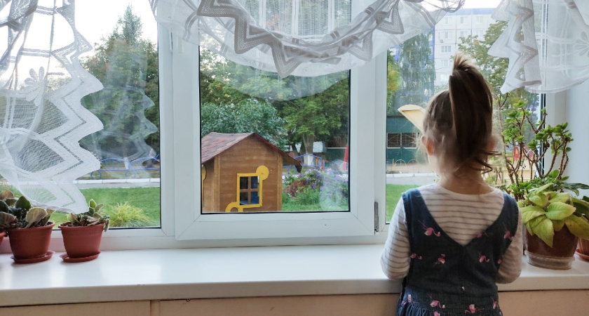 Добавьте несколько ложек в таз — и тюль станет белее нового: желтизны и серости больше не будет — сойдут любые пятна