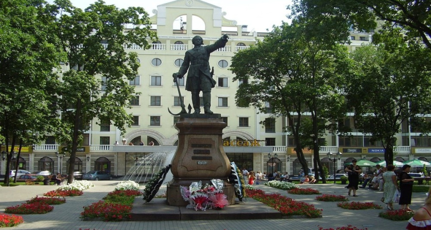 В Воронеже отметили 165 лет со дня открытия памятника Петру I