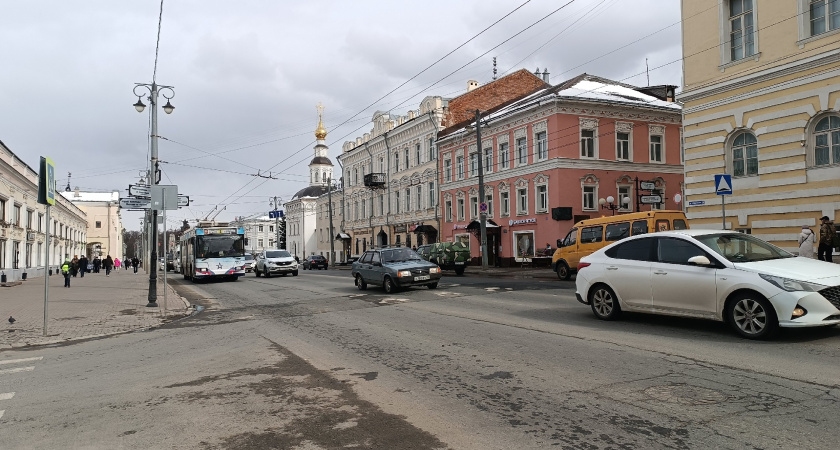 Можно ли включать кондиционер сразу после запуска двигателя или нужно немного подождать: ответ инженера