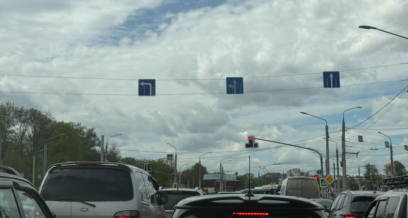 3 критические ошибки при езде на «механике», которые губят ваш автомобиль — их совершают даже водители с большим опытом