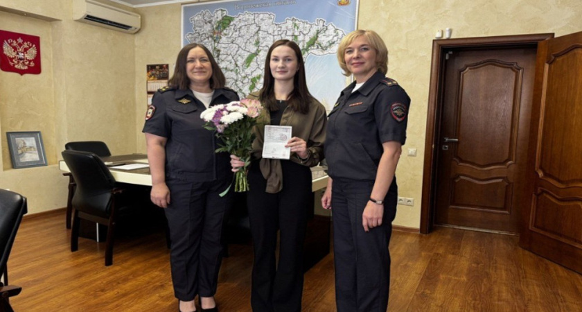 В Воронеже уроженка Латвии получила разрешение на проживание в Российской Федерации