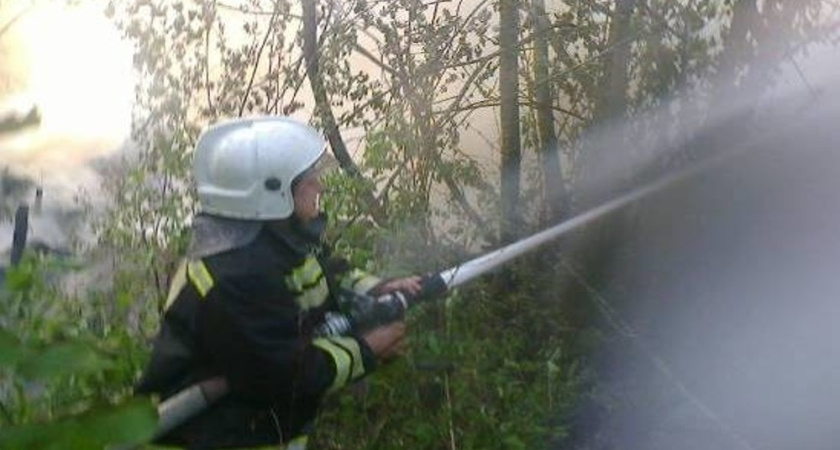 В Новохоперском районе пожар уничтожил крышу и веранду жилого дома