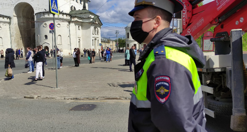 Почему стоит соглашаться на предложение инспектора ДПС пройти в патрульную машину – отвечает автоюрист