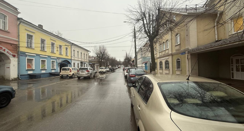 Специально заблокировал выезд с парковки, что делать водителю. Ответ автоюриста