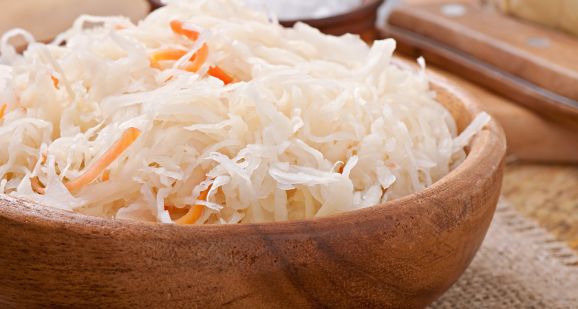 Бабушкин секрет хруста: почему квашеная капуста полезнее свежей и как ее готовить