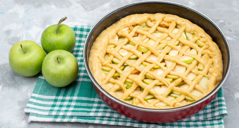 Яблочный пирог с заварным кремом: праздничный десерт, который превзошел шарлотку