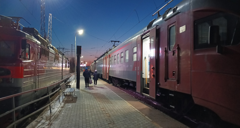 Я ехала одна в поезде. Ночью услышала детский плач в запертом купе - и выяснила, на что способны «родители года»