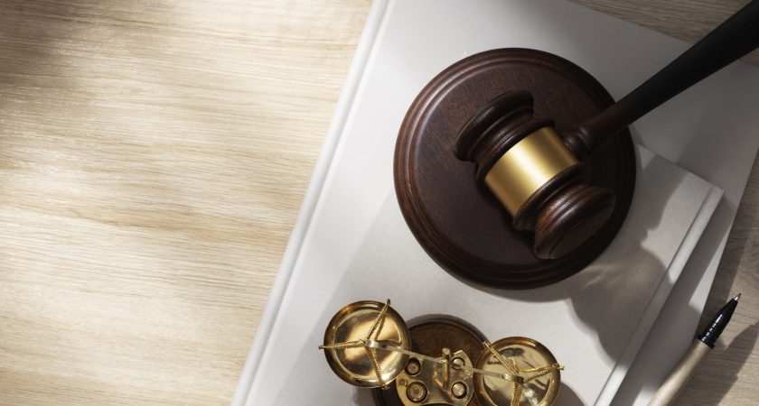 Прокуратура наказала пристава за то, что тот не обеспечил пенсионеру сохранение прожиточного минимума