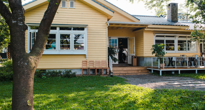 Почему в Америке нет заборов, а двери похожи на межкомнатные: В чем секрет их безопасности