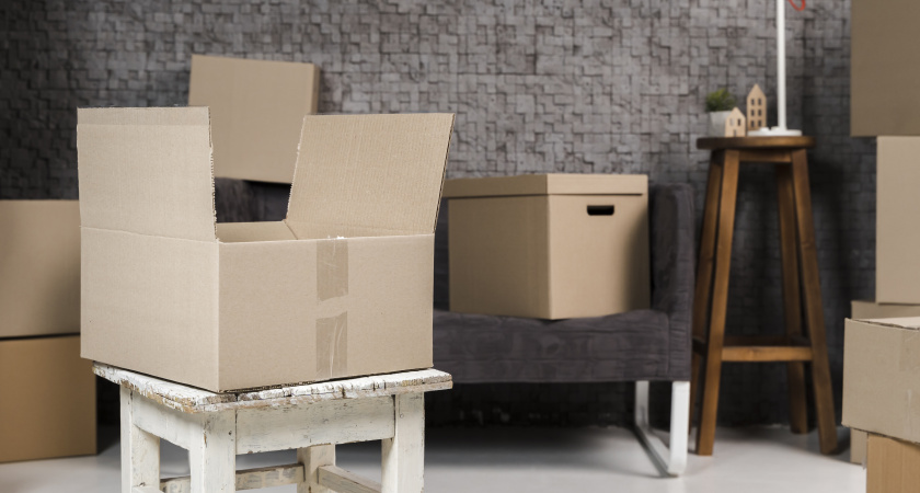 Мужчина сдал свою квартиру в аренду, но арендаторы её продали - и вынесли мебель на улицу. Так может быть с каждым