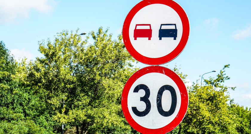 Новые знаки и правила: как изменится дорожное движение с 2026 года