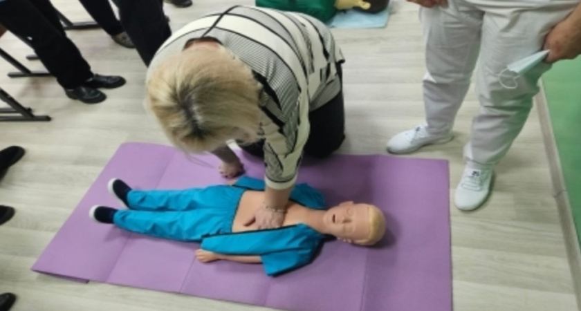 Воронежские педагоги освоили приёмы первой помощи под руководством медиков