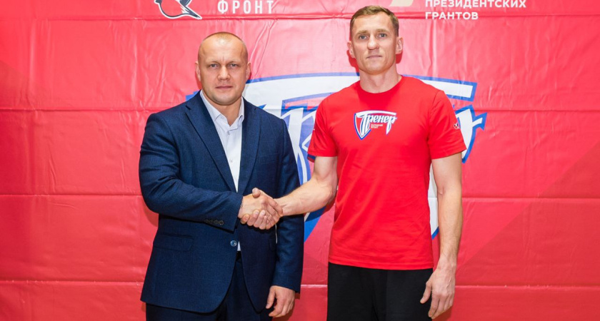 Юным воронежским спортсменам организовали тренировку с чемпионом мира по боксу