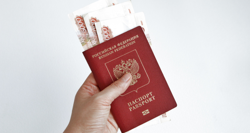Нужно ли носить паспорт всегда с собой? Объясняем по закону