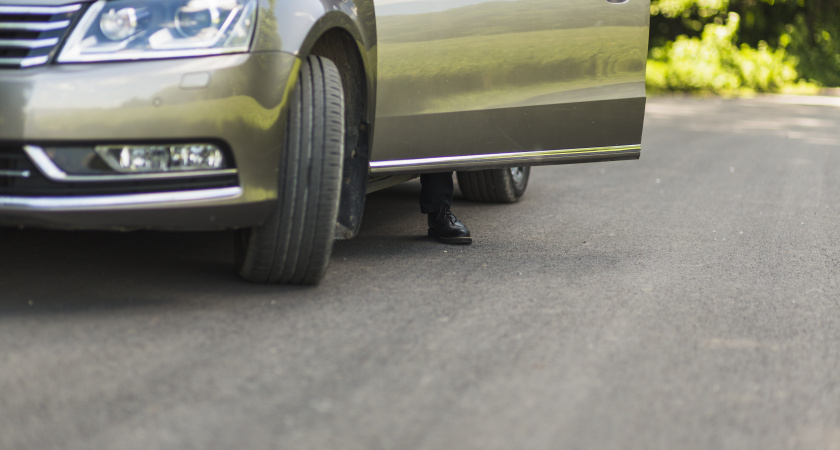 Необычный лайфхак: зачем выворачивать руль на парковке