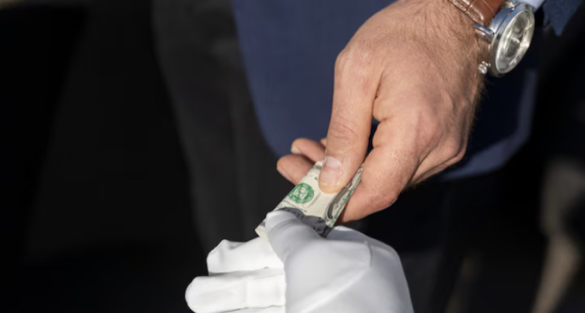 За взятки в 1,3 миллиона рублей воронежские врачи незаконно оформляли инвалидности