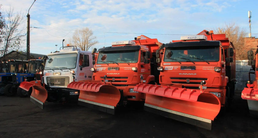 В Воронеже провели ежегодный смотр спецтехники для зимней уборки