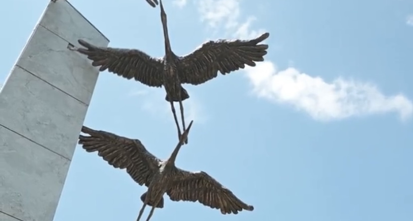 В ноябре 2023 года в Репьевском районе установили композицию «Журавли»