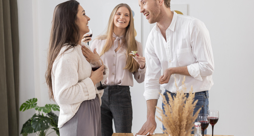 Время застолий навсегда в прошлом: почему не стоит приглашать гостей к себе домой