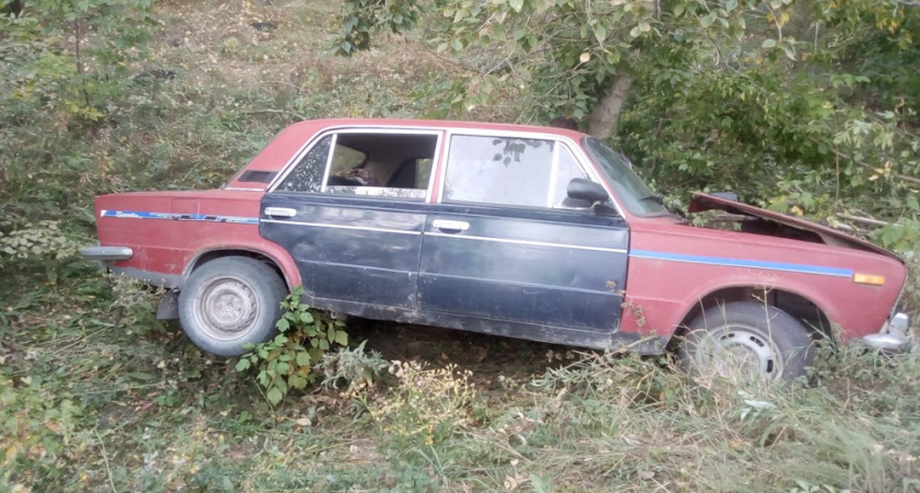 В Аннинском районе водитель легковушки не справился с управлением и вылетел в кювет
