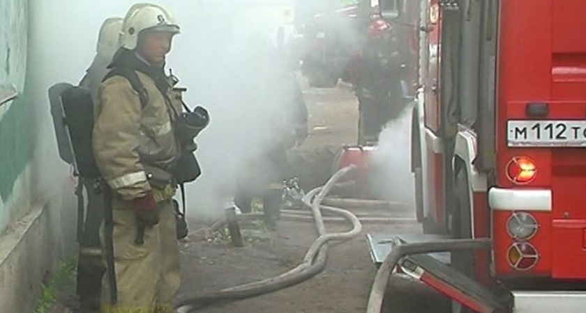 В Нововоронеже пожарные потушили огонь в пятиэтажном здании на Набережной улице