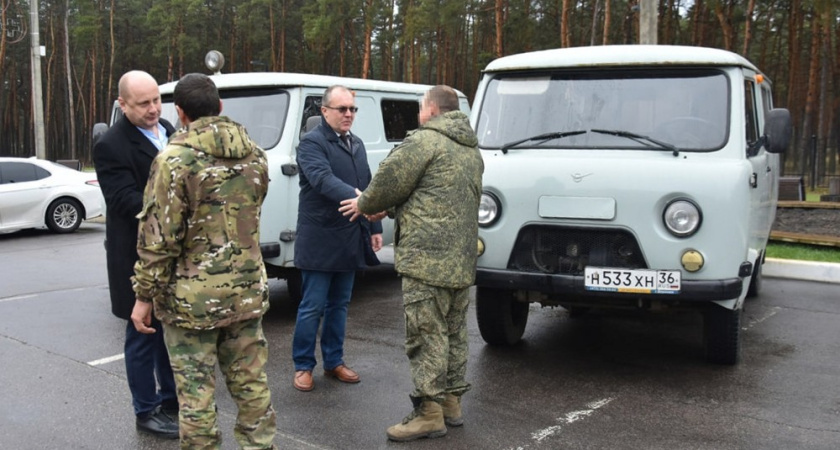 Павловская районная больница передала два УАЗа бойцам 60-й бригады для работы в зоне боевых действий