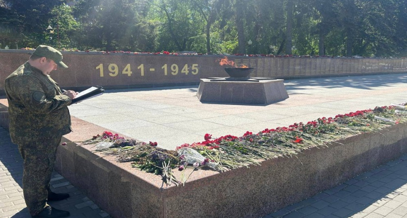 Жителя Воронежа осудили на 1,7 лет колонии за осквернение Вечного огня и кражу