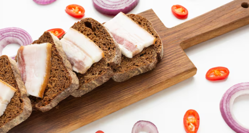 Не в пакете и не на балконе: где на самом деле должно лежать сало что бы сохранить вкус