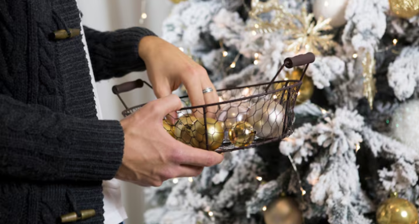 Рост цен на 11-14%: почему искусственные елки и украшения в России дорожают быстрее шампанского