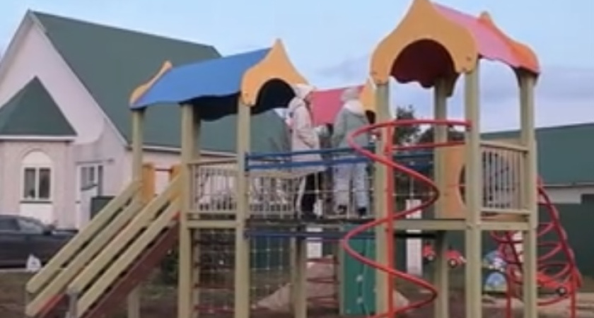 В Таловском районе реконструировали детскую площадку