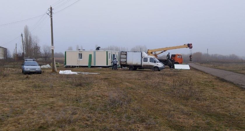 В посёлке Новохопёрского района ведутся работы по монтажу нового фельдшерско-акушерского пункта