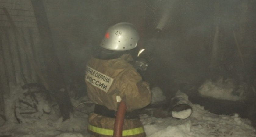 В Бутурлиновке пожарные остановили возгорание в гараже на улице Дорожной