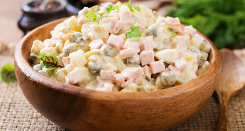 Не выбрасывайте оливье 2 января. 5 идей, которые его спасут.