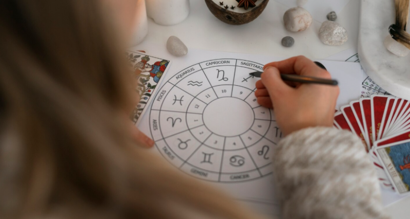 Три знака зодиака ждет белая полоса: Володина называет их любимчиками удачи с 15 декабря