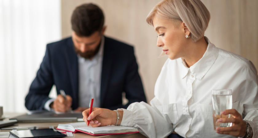 Не работайте бесплатно: юрист напомнил о праве на двойную оплату труда в новогодние дни