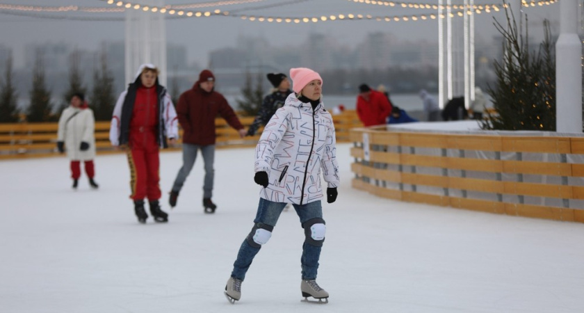 В Воронеже действует обновлённое расписание катка на Адмиралтейской площади