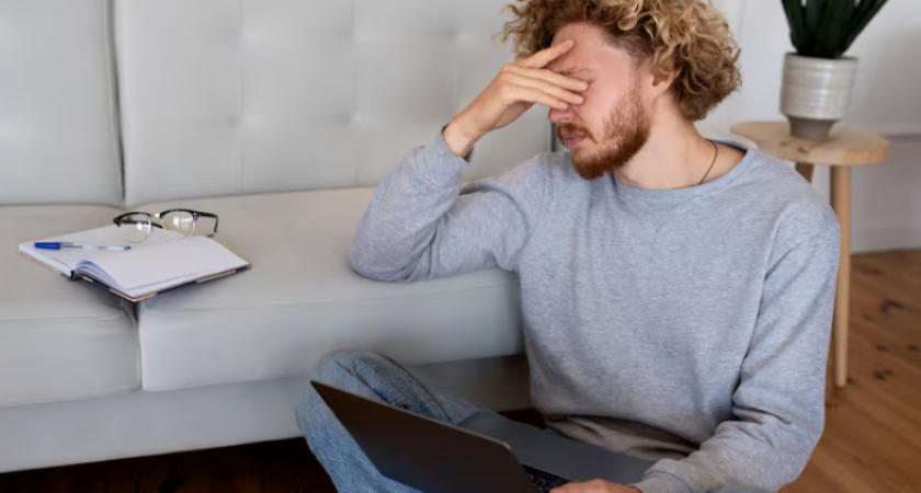 Человек устал, а говорит «всё хорошо». Почему признать слабость — это сила