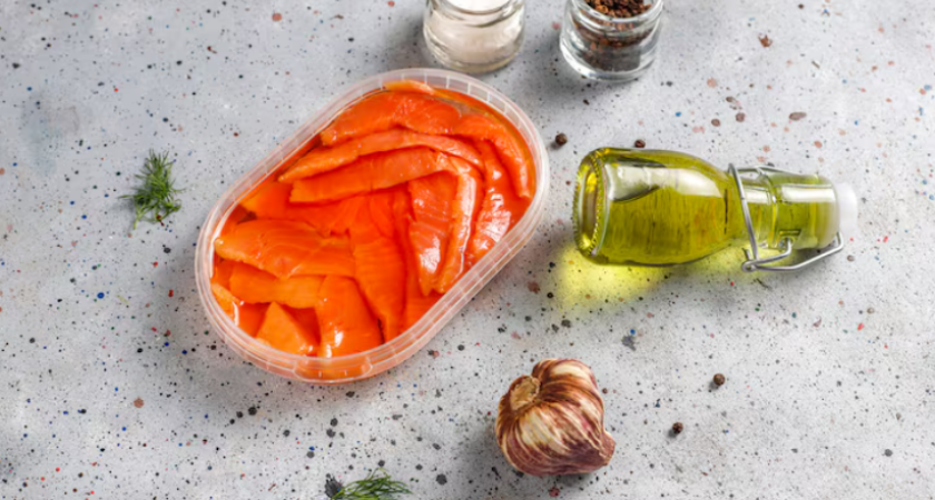 Как засолить красную рыбу к Новому году: ошибки, из-за которых она становится рыхлой