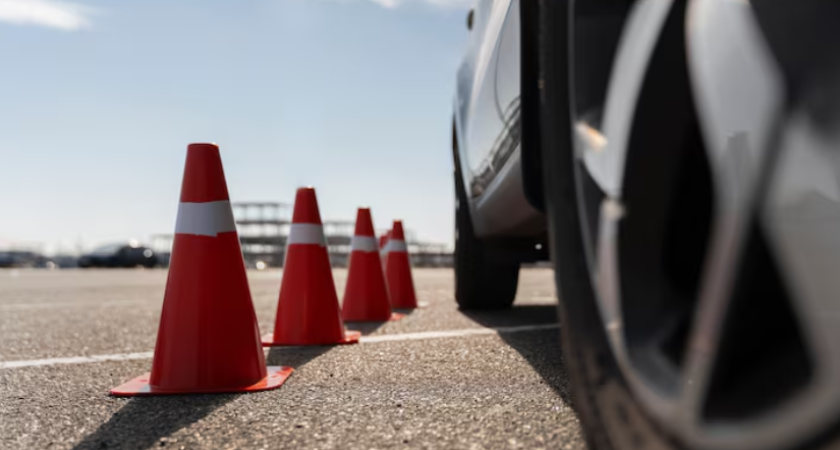 Что ждет водителей с 2026 года: Росстандарт обновил правила для знаков и разметки